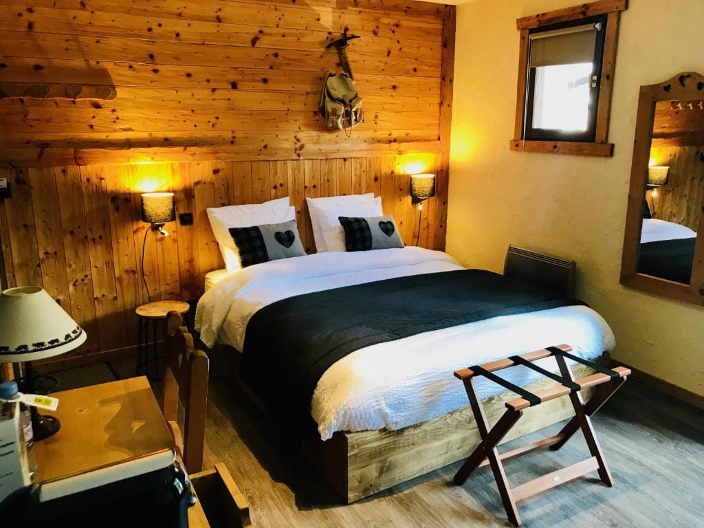 Logis Hôtel Les Ancolies — 2
