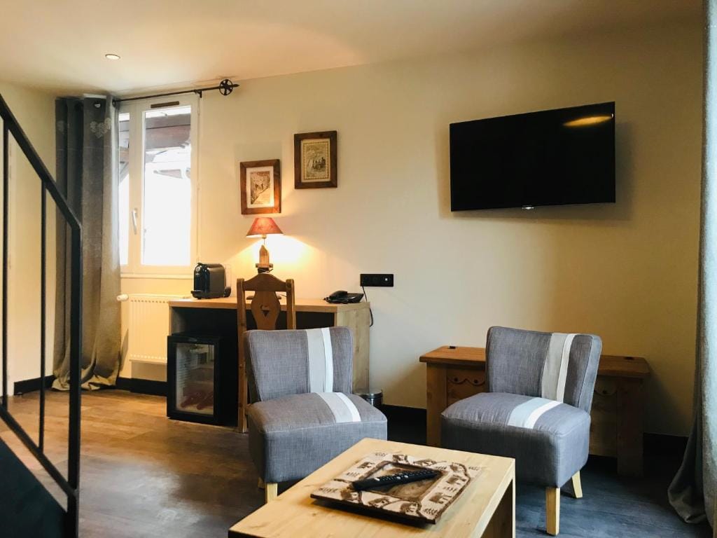 Logis Hôtel Les Ancolies — 5