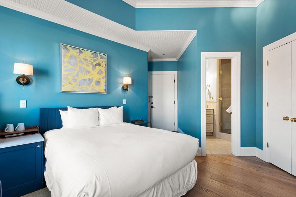 Independence Square 205, Stylish Hotel Room with AC, Great Location in Aspen