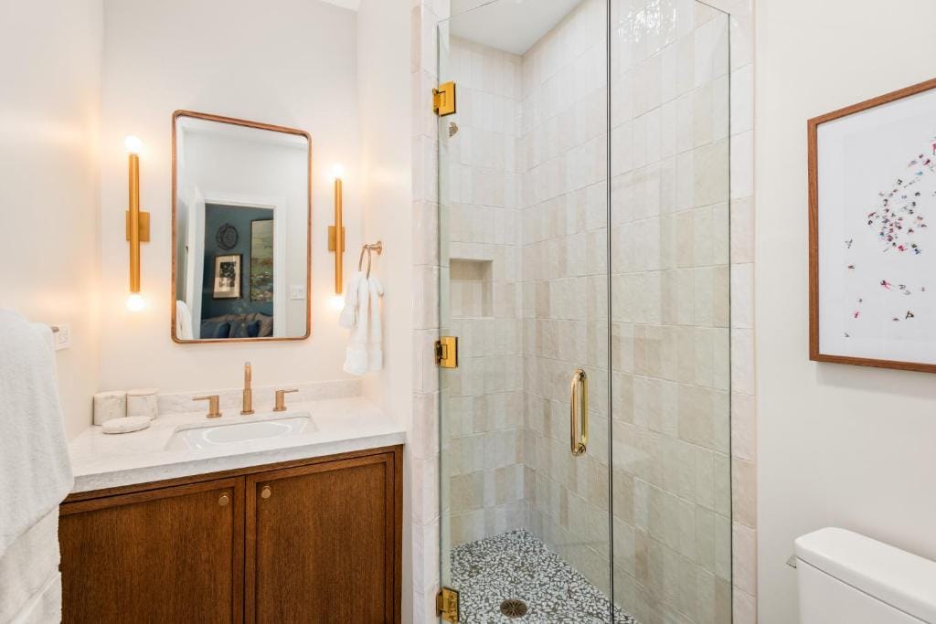 Independence Square 205, Stylish Hotel Room with AC, Great Location in Aspen — 3