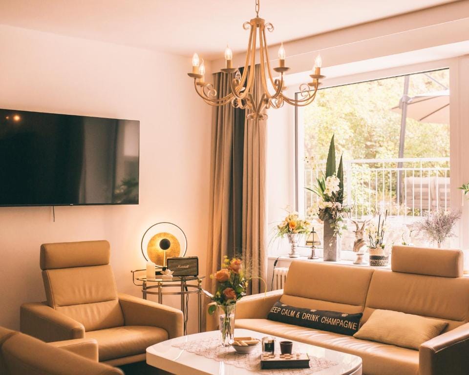 Nefer, Haus — 3