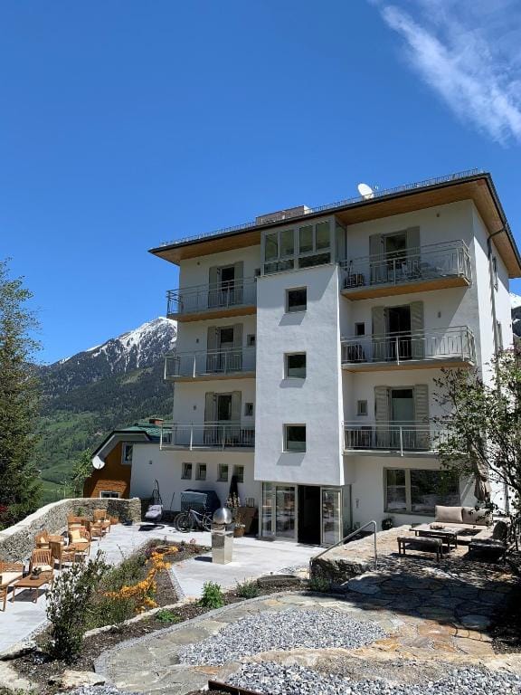 Nefer, Haus — 4