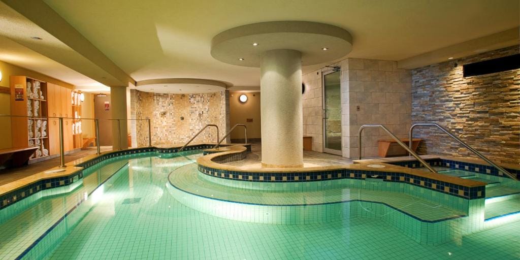 Banff Caribou Lodge and Spa — 1