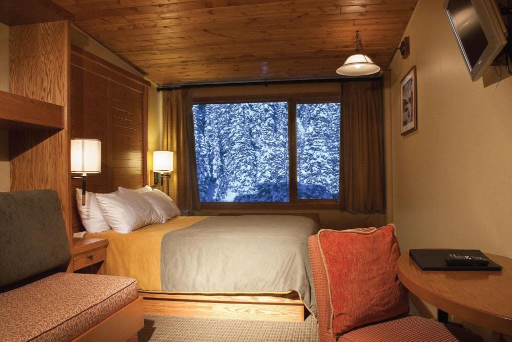 Sunshine Mountain Lodge — 3