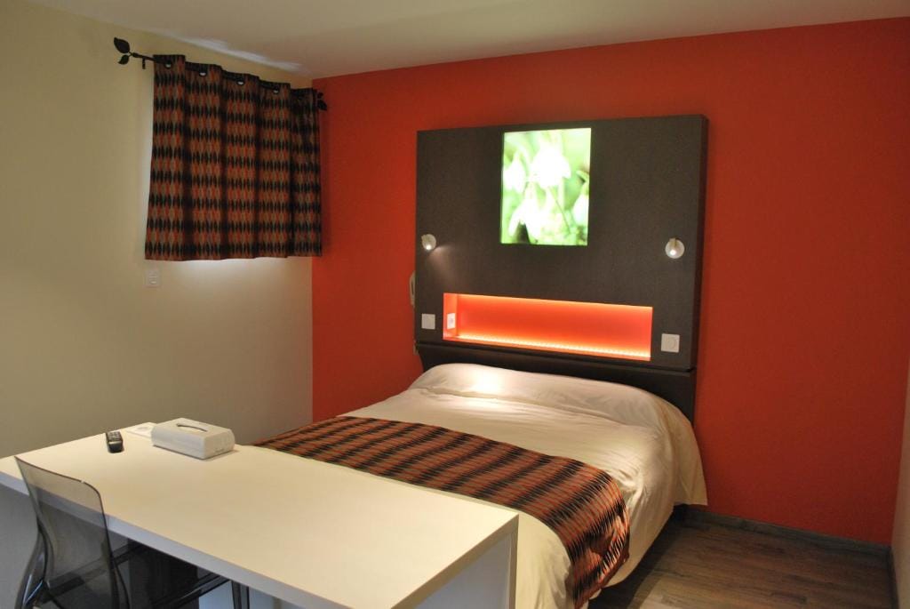 Logis Hôtel & Restaurant Les Perce-Neige — 1