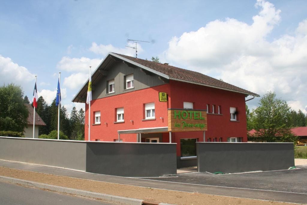 Logis Hôtel & Restaurant Les Perce-Neige — 5