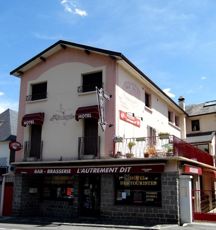 Hôtel des touristes — 3