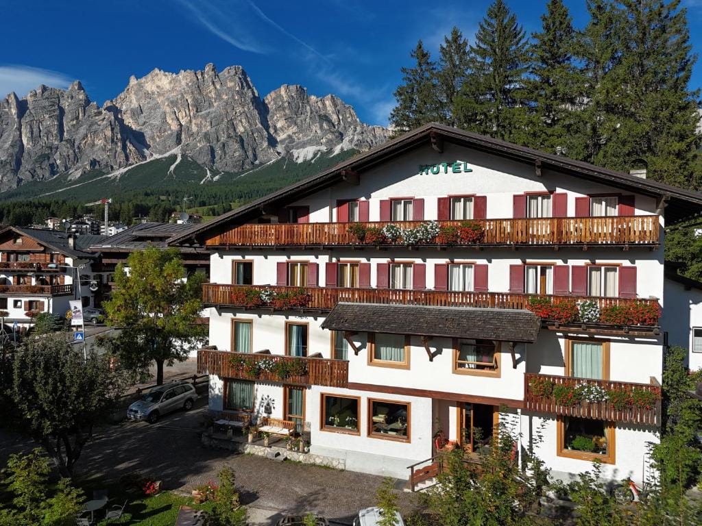 Hotel Bellaria - Cortina d'Ampezzo - parking