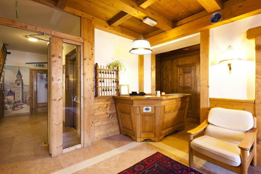 Hotel Bellaria - Cortina d'Ampezzo - parking — 3