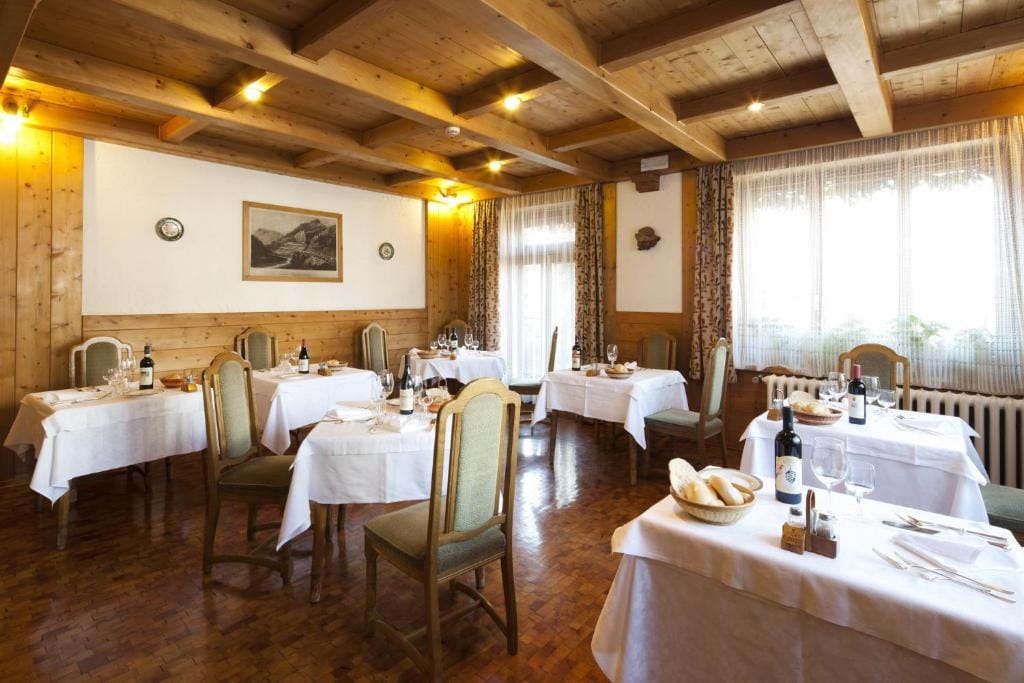 Hotel Bellaria - Cortina d'Ampezzo - parking — 4