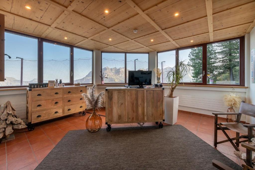 Berghotel Trübsee - Accessible Only by Cable Car — 5