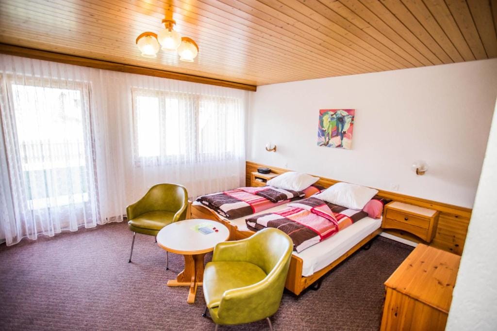 Hotel Derby — 2