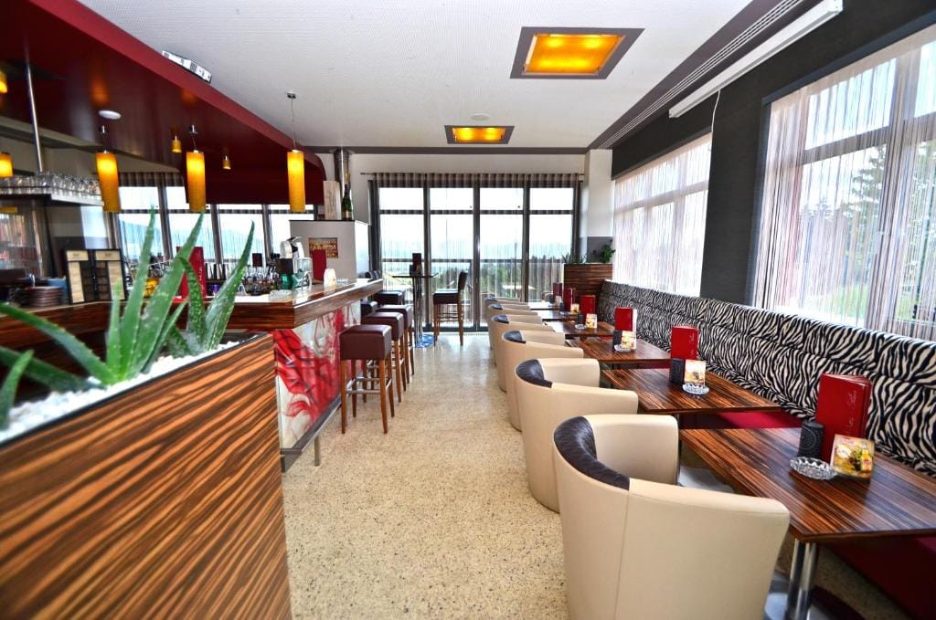 G.H. Knoll "Proellhofer" Cafe Bar Hills — 4