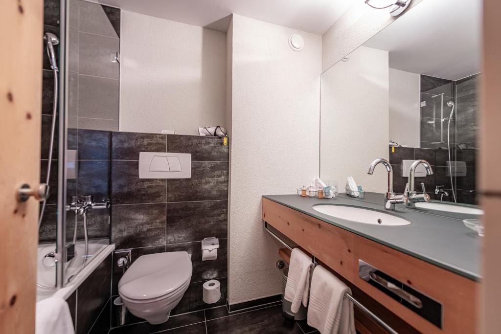 Hotel Adula — 3