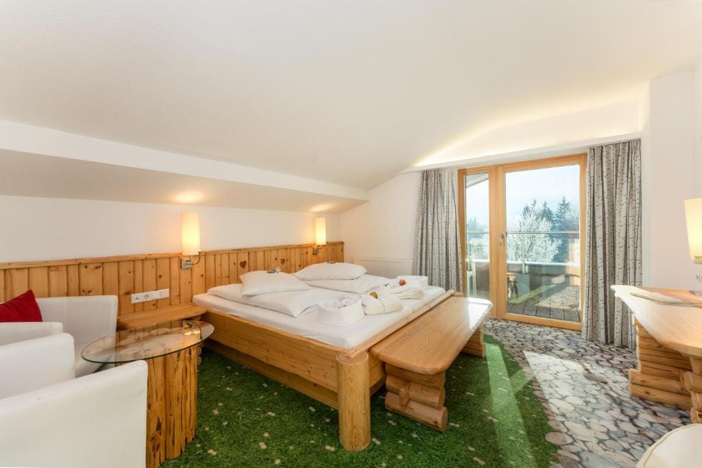 Hartweger's Hotel — 3