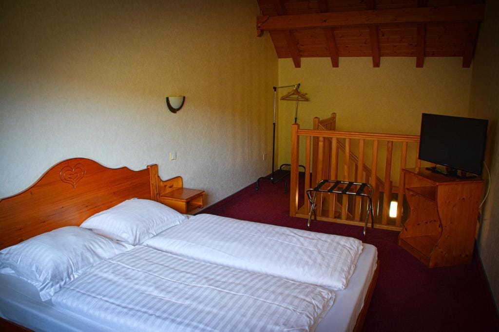 Logis Hôtel Restaurant La Petite Auberge Alsace — 2