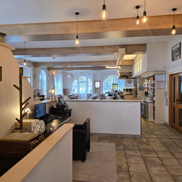 LA MAISON Crêperie-Bar-Hôtel — 2
