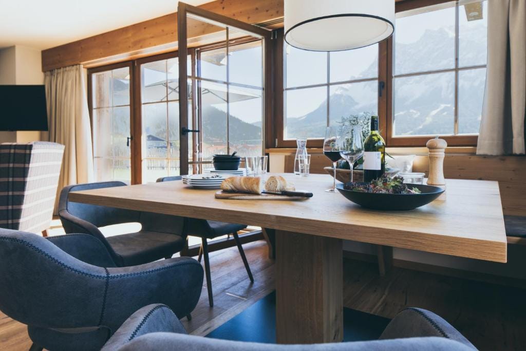 PUR Suites & Chalets — 4