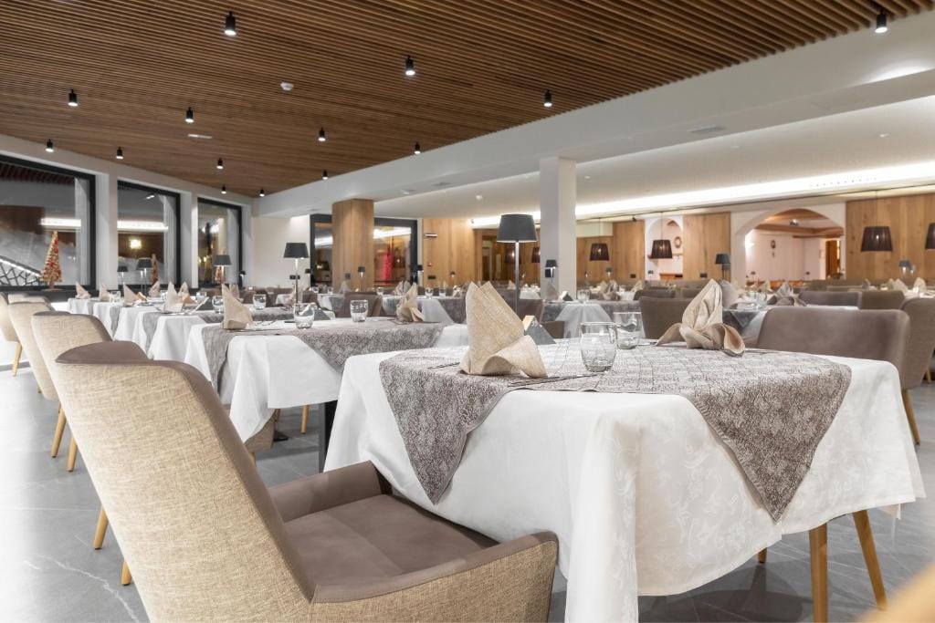 Hotel Bucaneve — 4