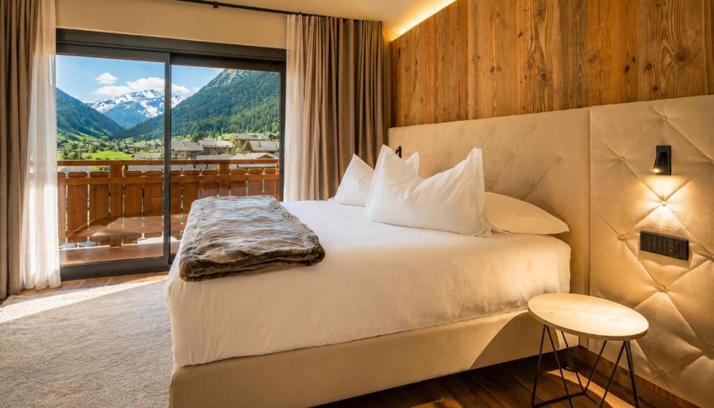 Paradise Lodge — 4