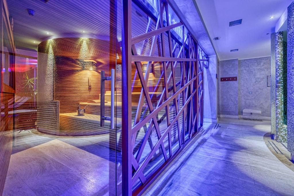 Majestic Hotel — 3