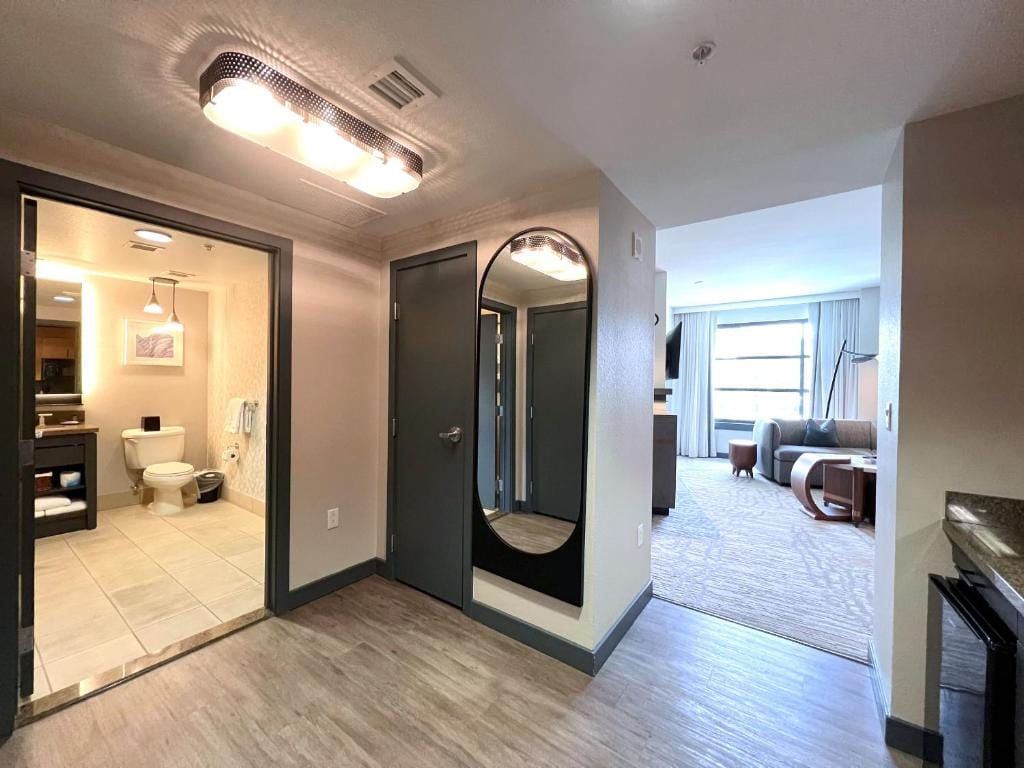 Luxury 2 Bedroom Penthouse with Stunning Views! — 3