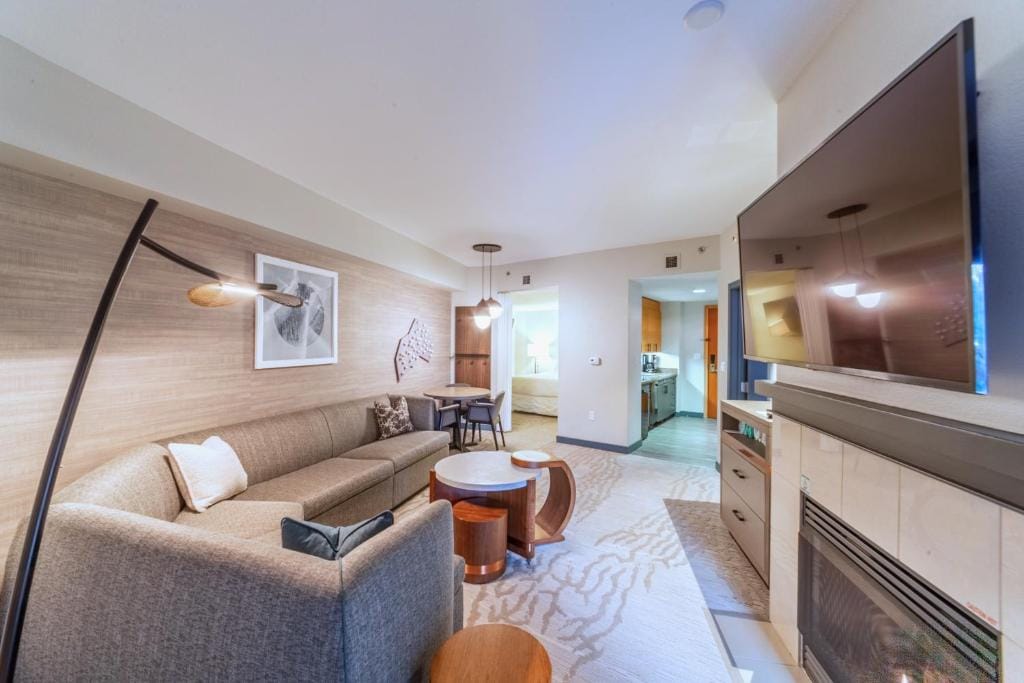 Luxury 2 Bedroom Penthouse with Stunning Views! — 5