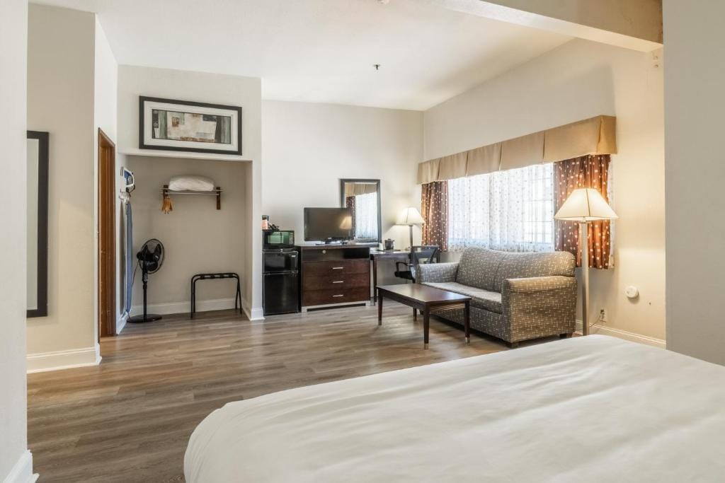 Quality Inn near Mammoth Mountain Ski Resort — 2