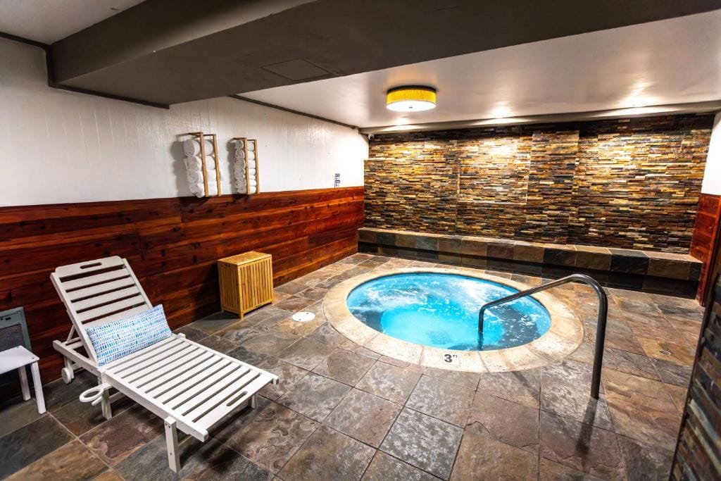 The Mammoth Creek Inn — 4