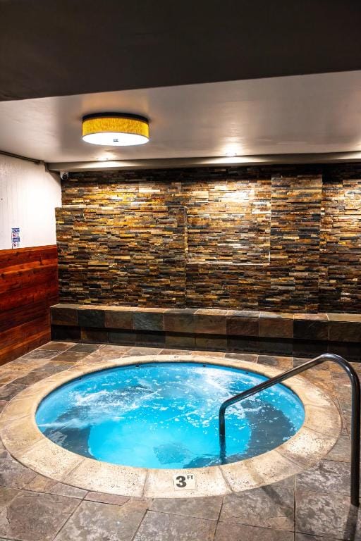 The Mammoth Creek Inn — 5