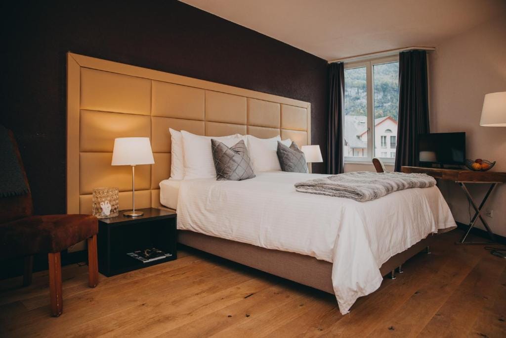 Hotel Dakota — 2
