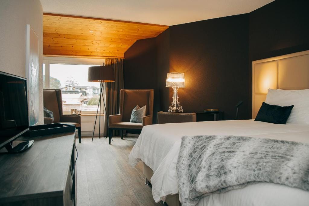 Hotel Dakota — 4