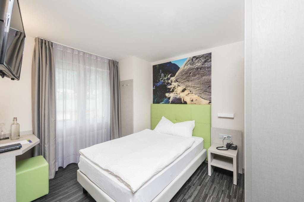 Adhhoc Hotel — 2