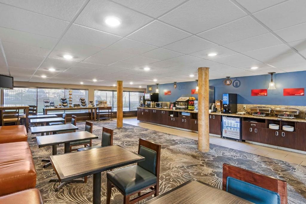 Best Western Plus Landmark Inn — 3