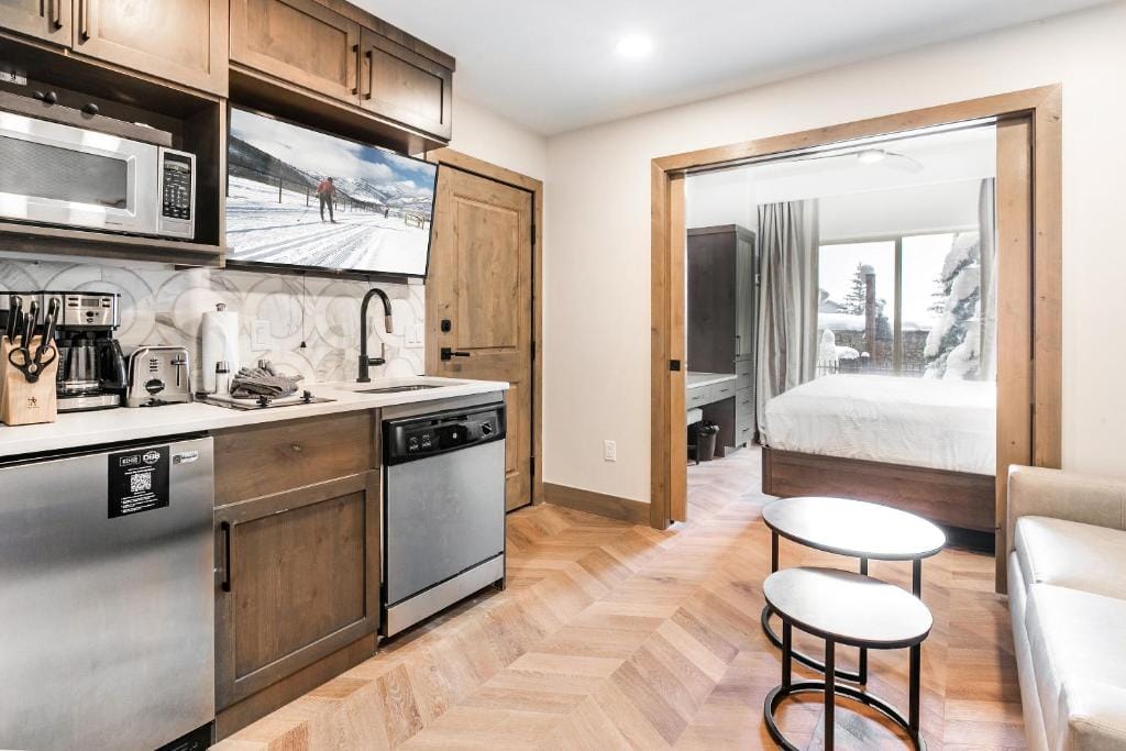 Canyons Village Condos by All Seasons Resort Lodging — 3