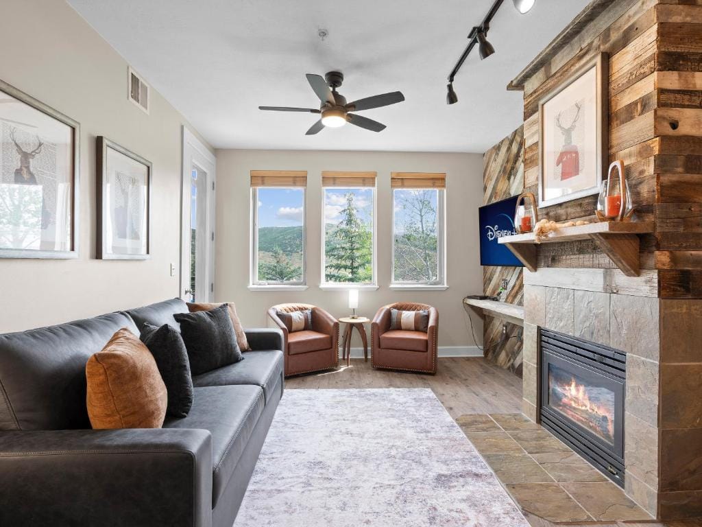 Crestview Condominiums by All Seasons Resort Lodging — 3