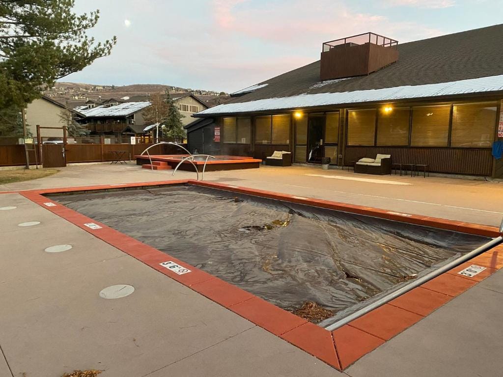 Mid-Century Gem w/King — 4