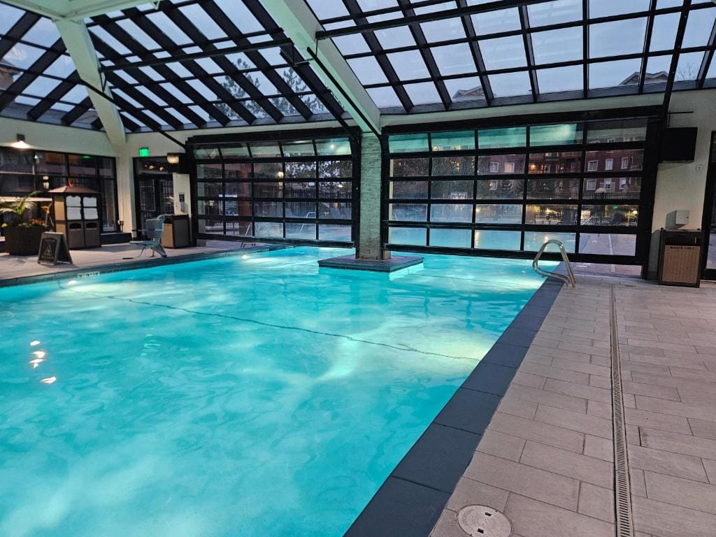 Ski-in-out, Canyons, Westgate, King, Hot Tub, Pools, Pancake Mix and Syrup, Breakfast Beverage Bar — 1