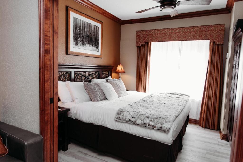 Ski-in-out, Canyons, Westgate, King, Hot Tub, Pools, Pancake Mix and Syrup, Breakfast Beverage Bar — 2