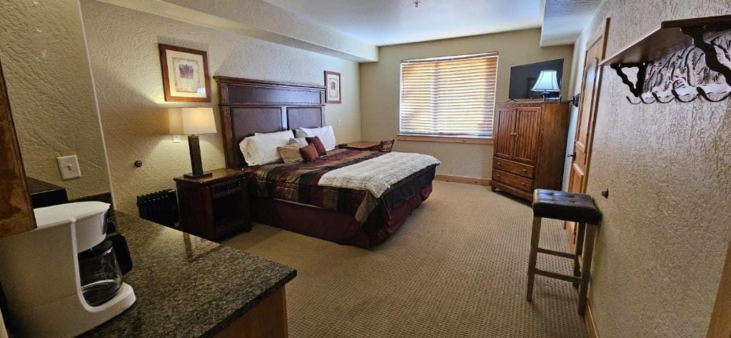 Ski-in, Ski-out, Canyons, Silverado, King, Hot tub, Free Coffee Bar — 2