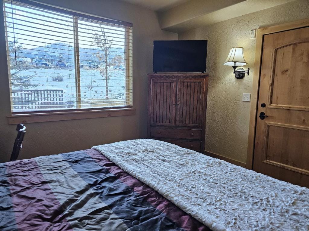 Ski-in, Ski-out, Canyons, Silverado, King, Hot tub, Free Coffee Bar — 5