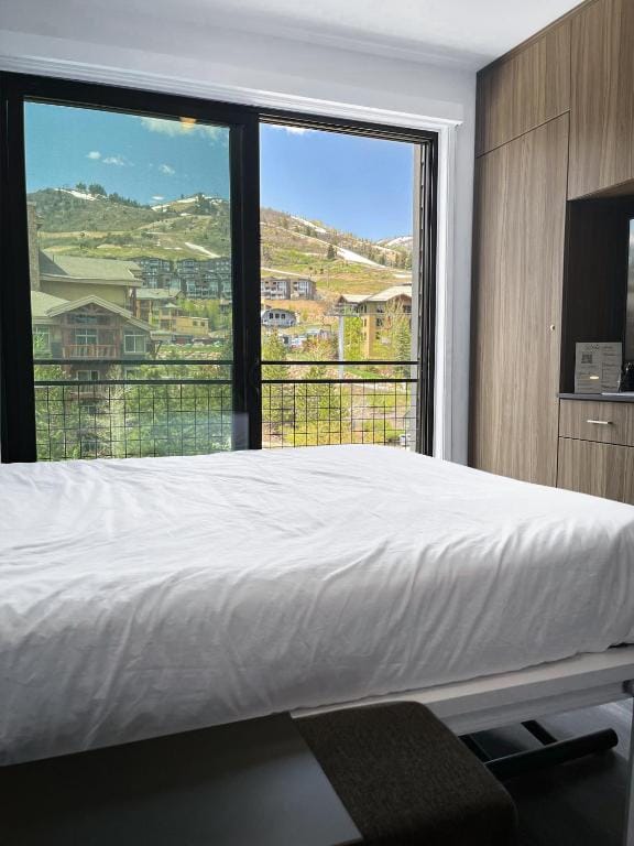 Slope Side Studio In The Heart of Canyons Village with Heated Pool & Hot Tub! — 2