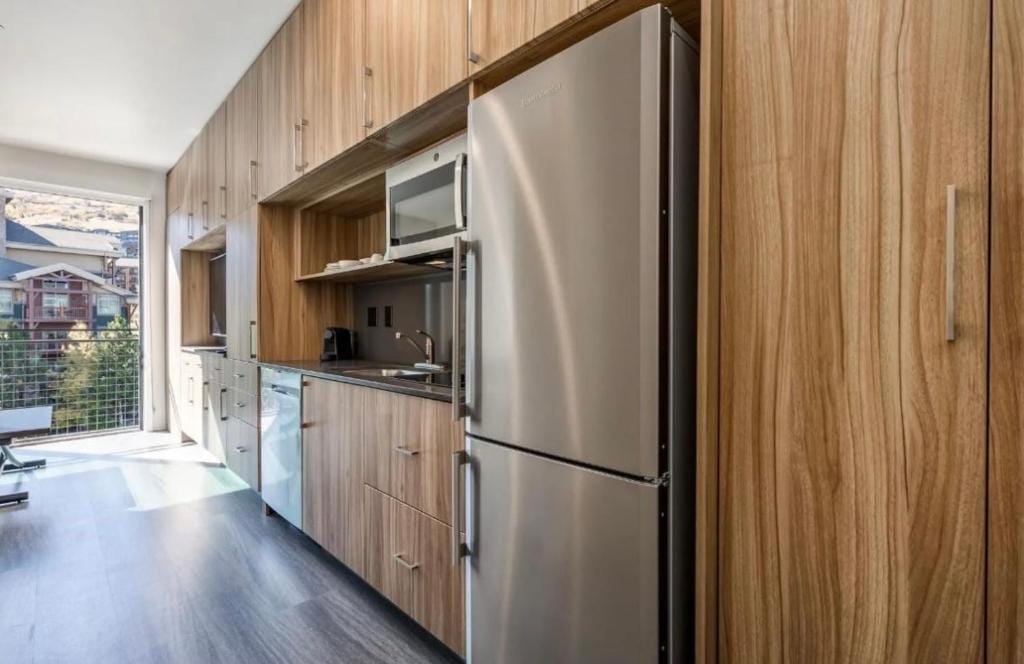 Slope Side Studio In The Heart of Canyons Village with Heated Pool & Hot Tub! — 5