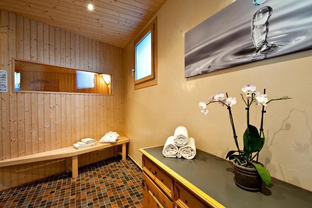 Hotel Station — 3