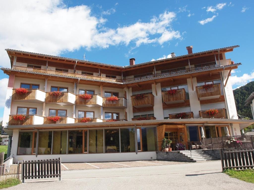 Sporthotel Rasen — 1