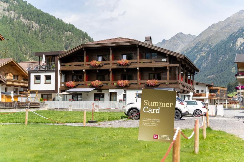 Hotel Garni Maria Theresia - Official Ötztal Summer Card Partner — 2