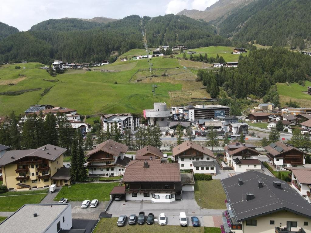 Hotel Garni Maria Theresia - Official Ötztal Summer Card Partner — 3