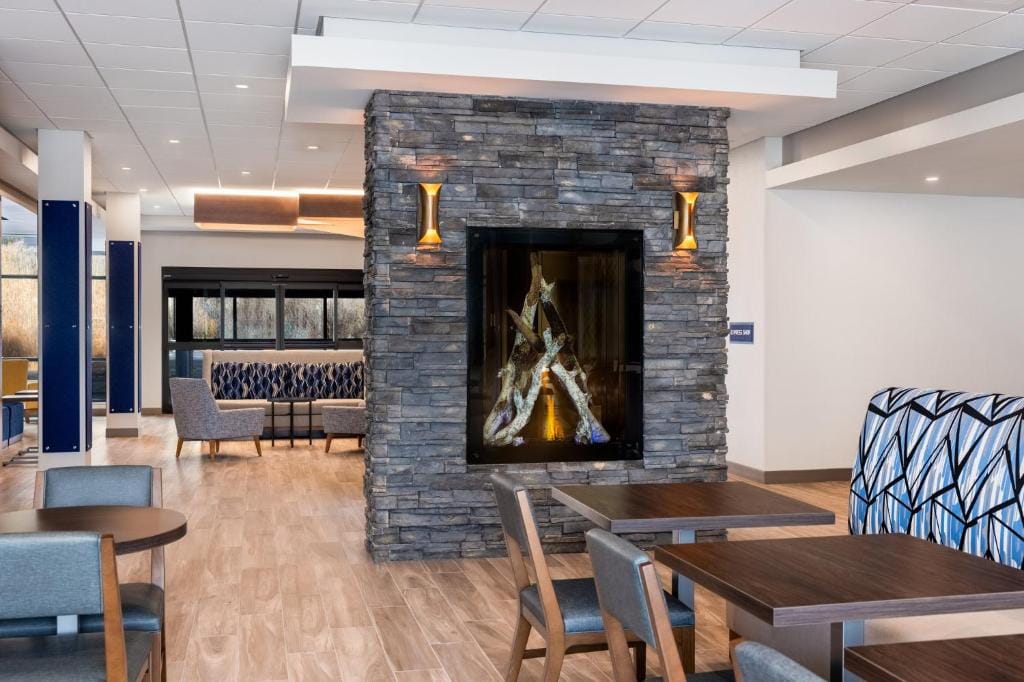 Holiday Inn Express & Suites Steamboat Springs by IHG — 3