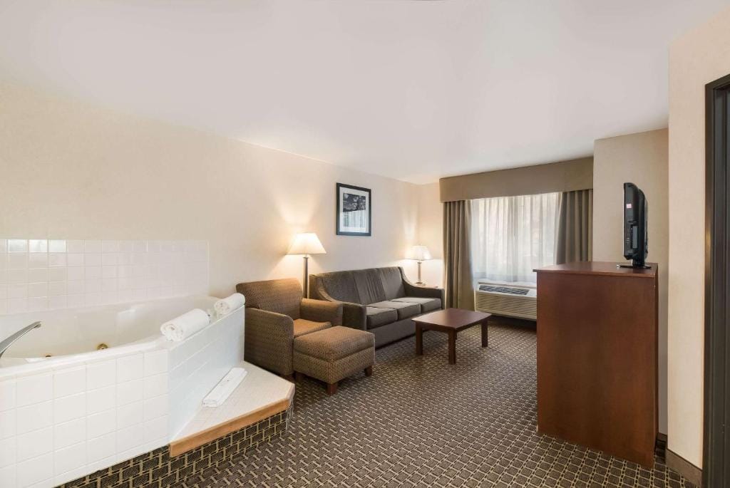 Quality Inn & Suites Steamboat Springs — 2