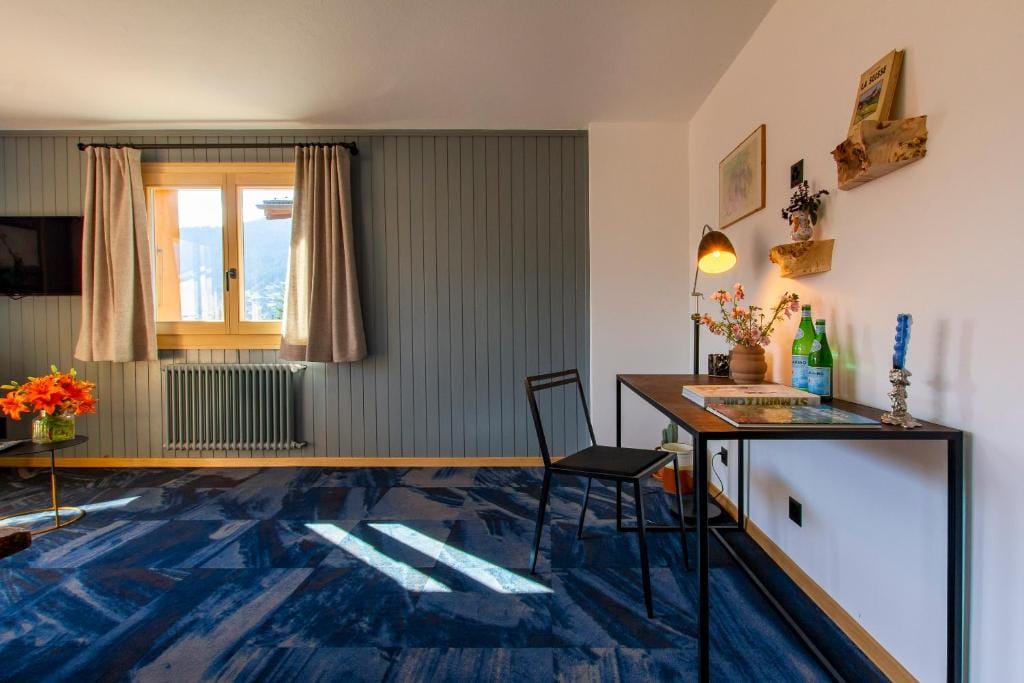 Shed HOTEL — 5
